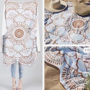 Vix Paula Hermanny lotus flower shaped beach towel in a blue and brown color